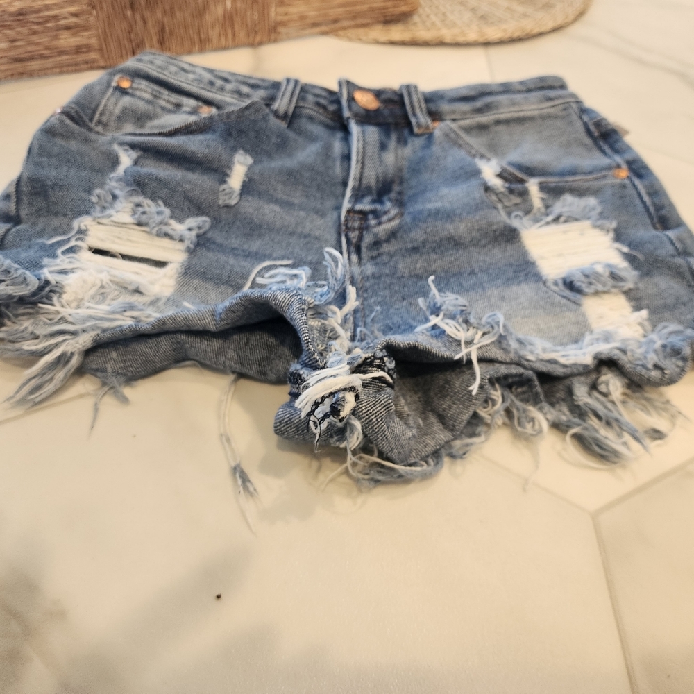 Almost famous, womens size 3, CUTEST fringed distressed denim short shortsπ©· - Picture 4 of 13